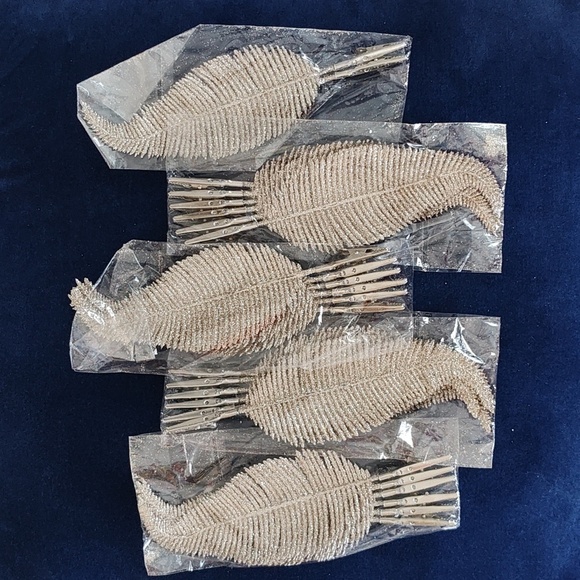 New Gold Tone Glitter Leaf Clips - Picture 2 of 7